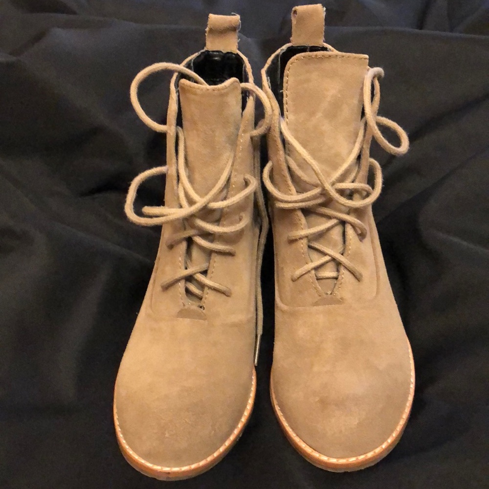 Dolce vita New suede laced bootie NWOT